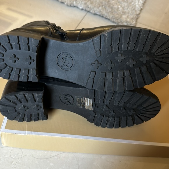 NWOT Michael Kors jet set 6 black ankle boots - Picture 4 of 4